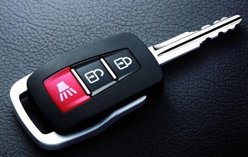 贵州专业开锁师傅提醒您：车钥匙丢了或掉车里正确应对方法