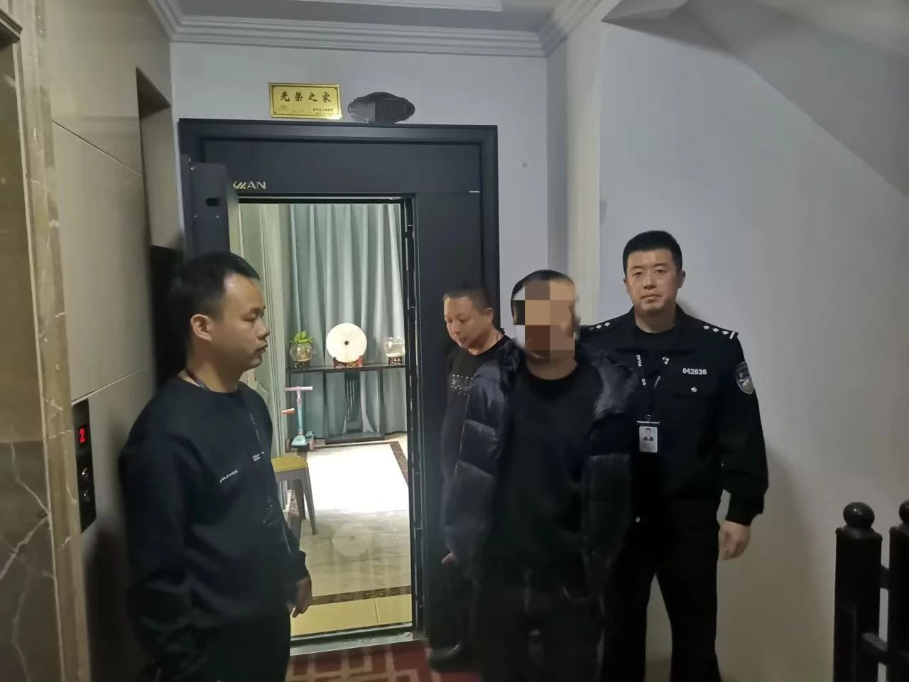贵州全副伪装仍被识别！双龙公安成功抓获一名撬锁盗窃嫌疑人