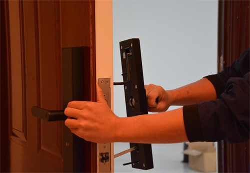贵州门锁了没有钥匙怎么开锁